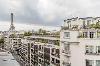 We - Tour Eiffel 75007